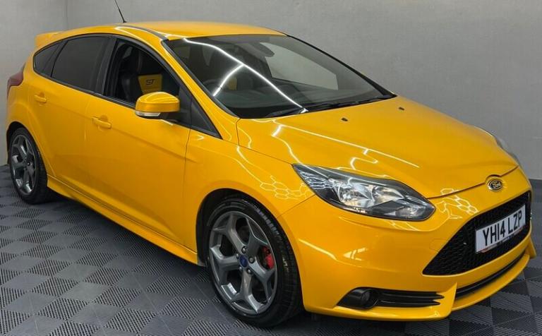 2014 Ford Focus 2.0T ST-2 5dr HATCHBACK PETROL Manual