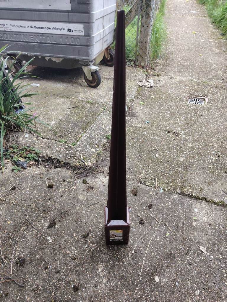 13 fence stakes brand new steal.