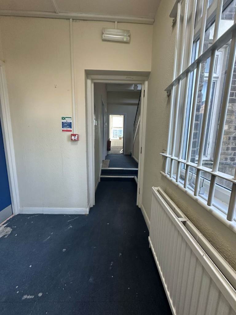 1 Large  Double bedroom to Rent in HMO Property (RM18)