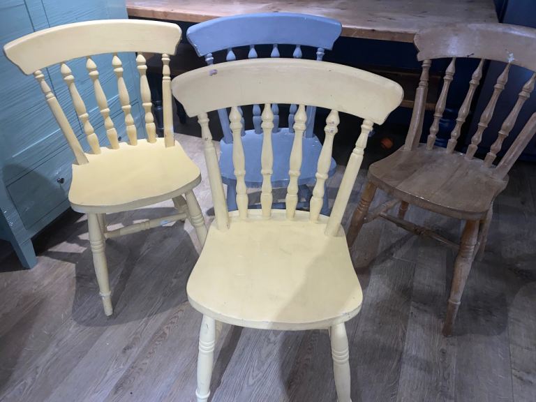 X 4 SOLID OAK COUNTRY/VICTORIAN STYLE DINING CHAIRS ,UP-CYCLE OR USE AS IS ,FREE LOCAL DELIVERY