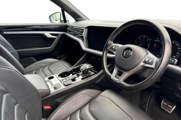 2018 Volkswagen Touareg 3.0 V6 TDI 4Motion R-Line Ã¢Â­Â14 way power adjustment, Innovation cockp...