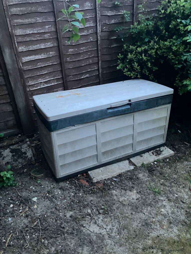 Garden storage chest 