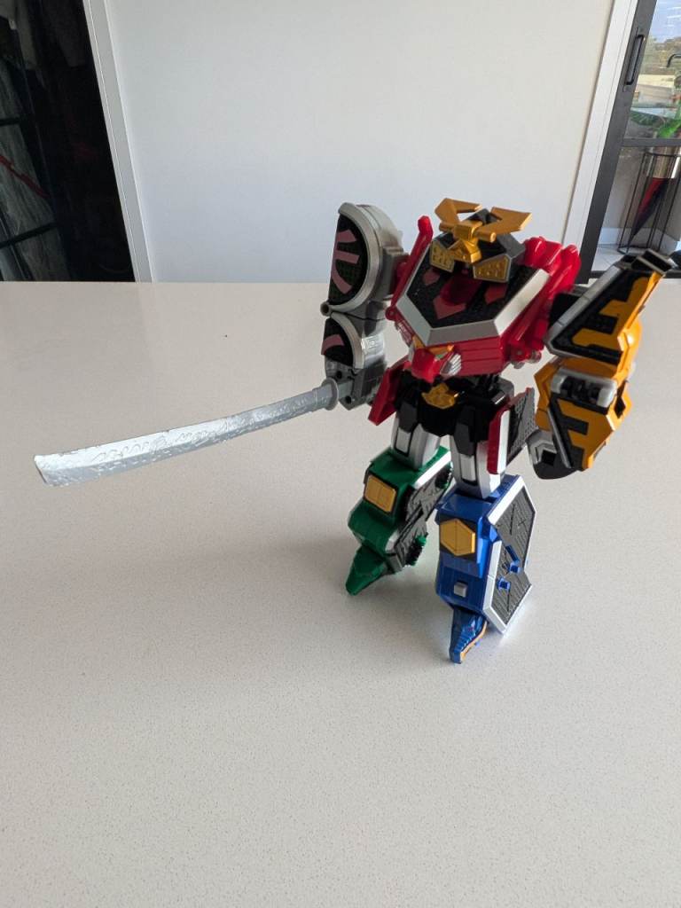 Bandai Power Rangers Samurai Deluxe Megazord.