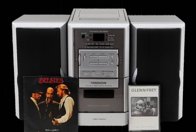 MEDION STEREO SYSTEM CD TAPE CASSETTE PLAYER & RADIO – POWERS ON – NO SOUND