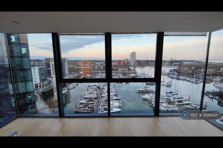 2 bedroom flat in The Moresby Tower, Southampton, SO14 (2 bed) (#3020512)