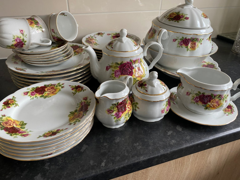 Porcelain Dinner service 