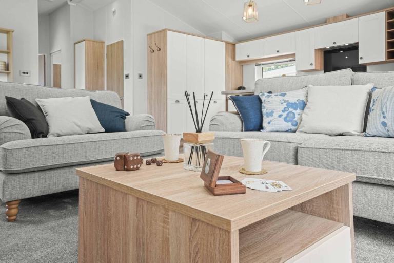 LUXURY LODGE FOR SALE AT BROADLAND SANDS - 11.5 MONTH OWNER SEASON!