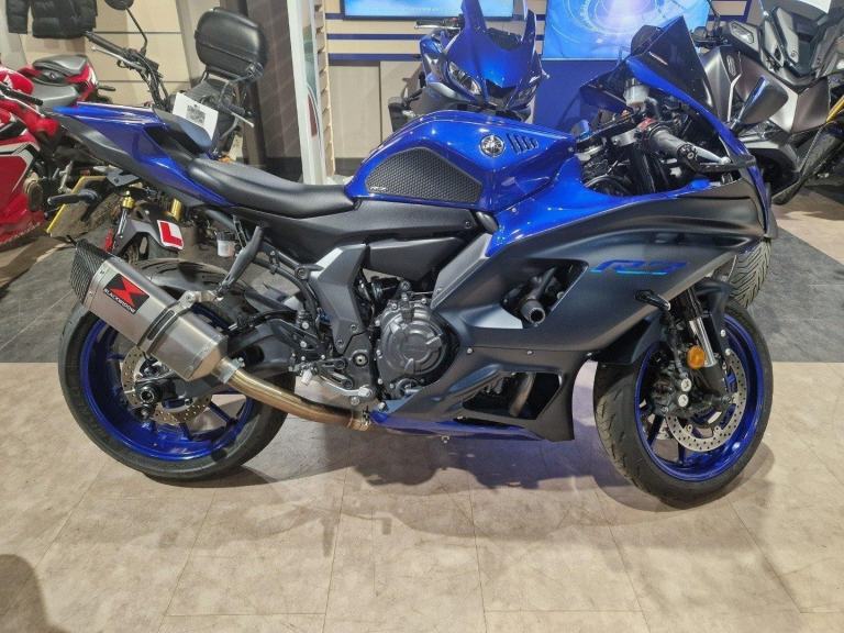 YAMAHA YZF-R7 IN BLUE