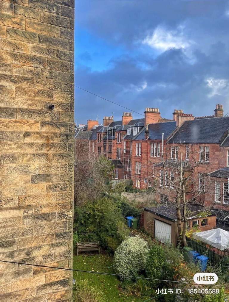 Room in 3-bedroom Superb flat in the West End of Glasgow, G12