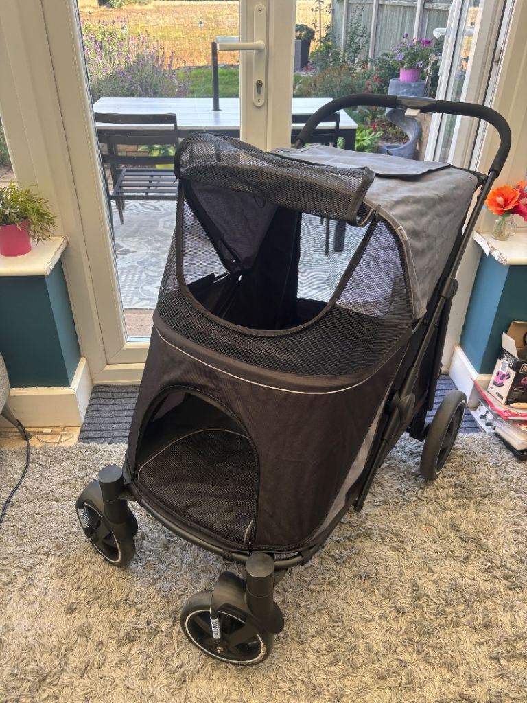 Dog pushchair - medium/large dogs