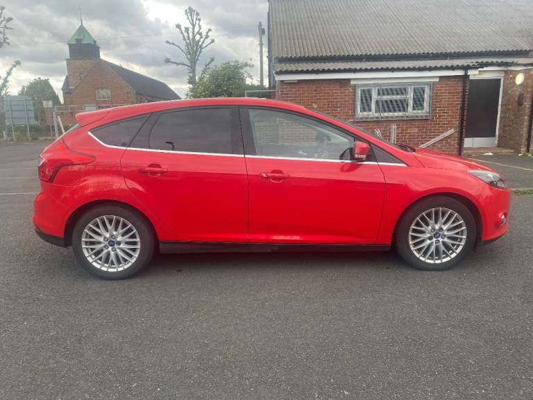 FORD FOCUS  1.0t ZETEC  2013  5 DOOR 6 SPEED  NEW BELTS NEW SERVICE  NEW MOT WARRANTY GIVEN