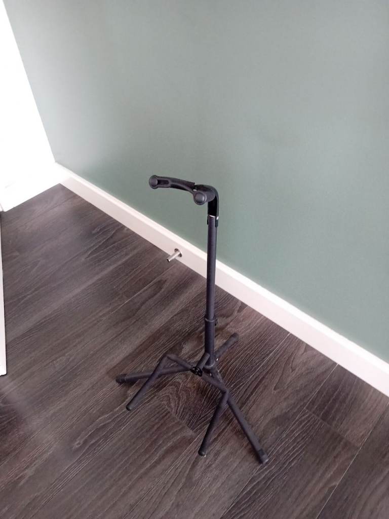 Guitar stand, as new