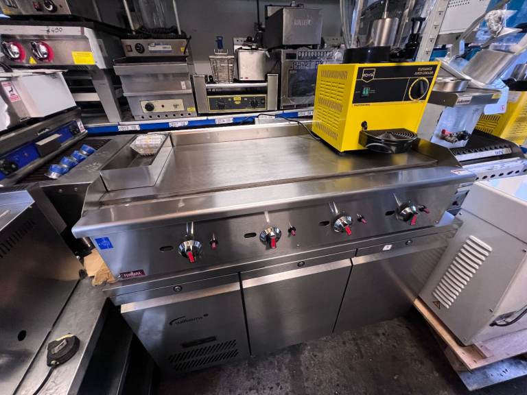 CATERING COMMERCIAL KITCHEN NEW 4 BURNER FLAT GRILL CATERING COMMERCIAL SHOP KITCHENIAL KITCHEN 