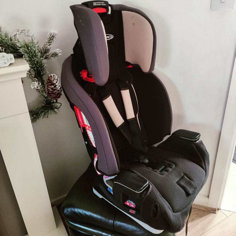 Graco car seat with 10 position adjustment Harness+headrest in excellent condition!