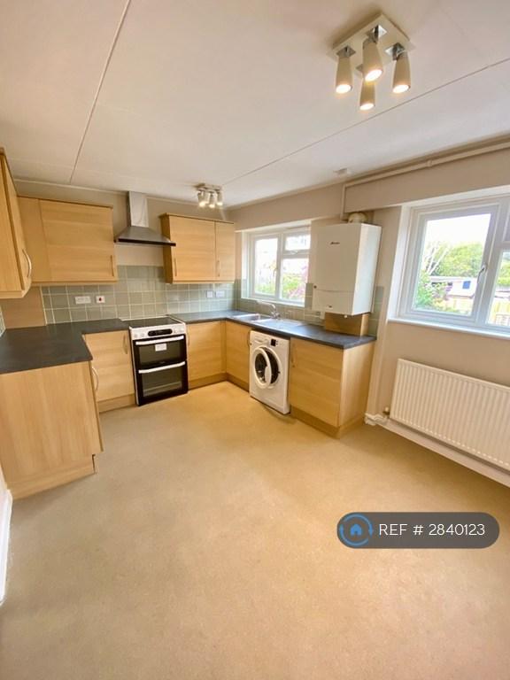 2 bedroom flat in Barrack Road, Exeter, EX2 (2 bed) (#2840123)
