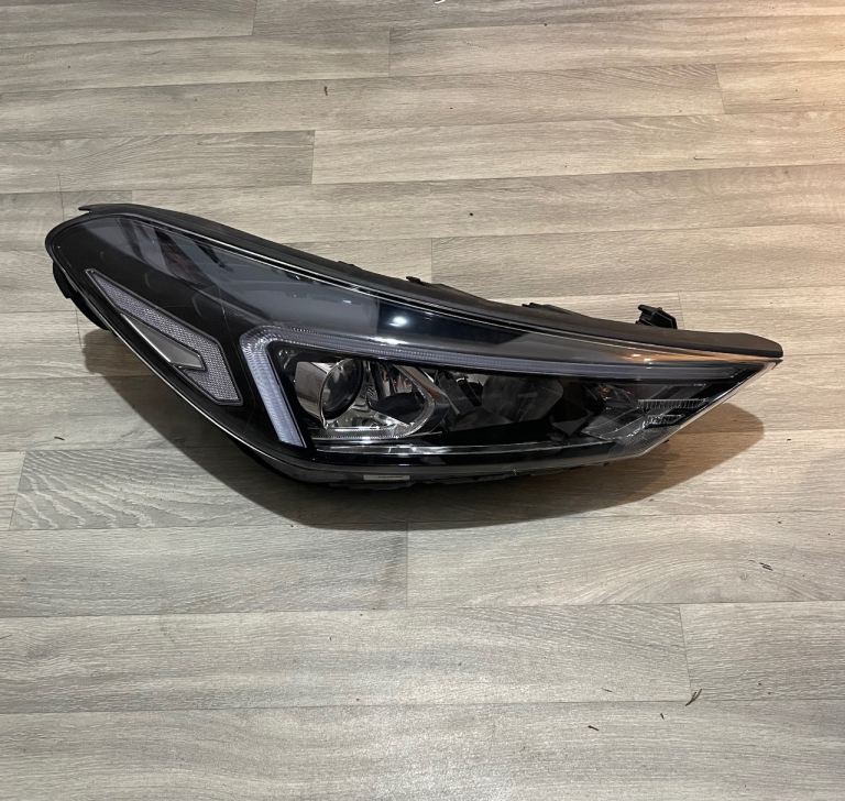 HYUNDAI TUCSON MK3 DRIVER SIDE RIGHT HEADLIGHT 92102D7610 2020 GENUINE OFFSIDE