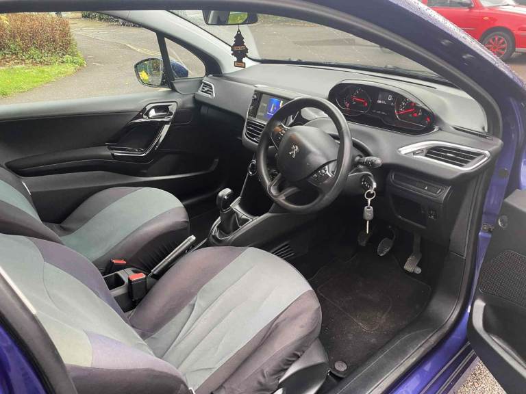 Peugeot 208 Active Brand new MOT 88k miles full service history not corsa or golf or fiesta