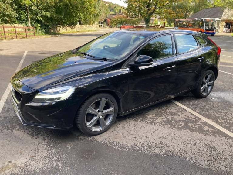 2018 Volvo V40 D2 [120] Momentum Nav Plus 5dr Geartronic HATCHBACK DIESEL Automatic