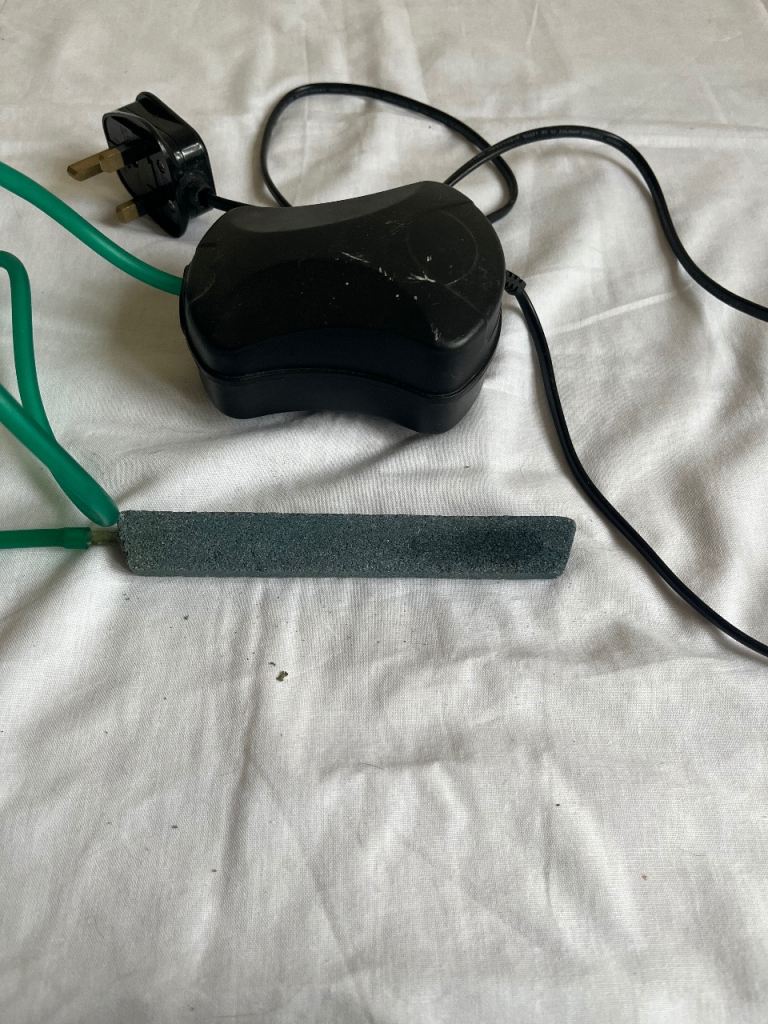 Boyu SE314 Twin Outlet Aquarium Fish Tank External Air Pump with Bubble Airstone