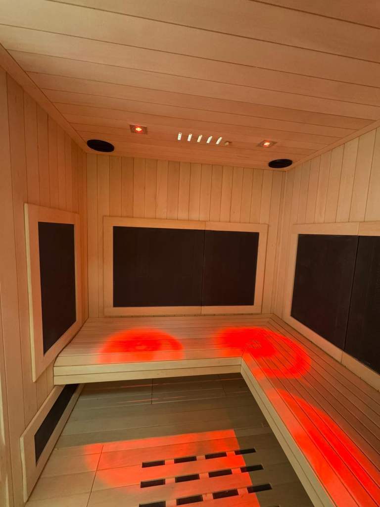BRAND NEW Sunlighten mPulse 4 person Smart Sauna – Premium Basswood.  Save over £3000 on list price