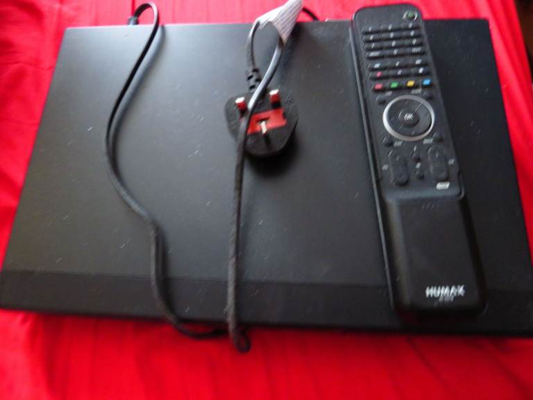 HUMAX PVR-9300T Freeview+ recorder 320GB with Remote – Good Condition