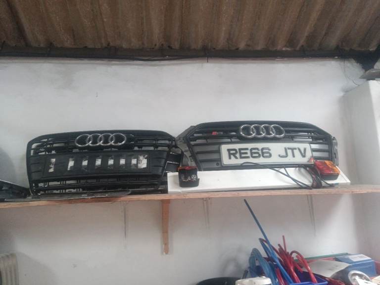Audi Car Grille with Badge – Good Condition