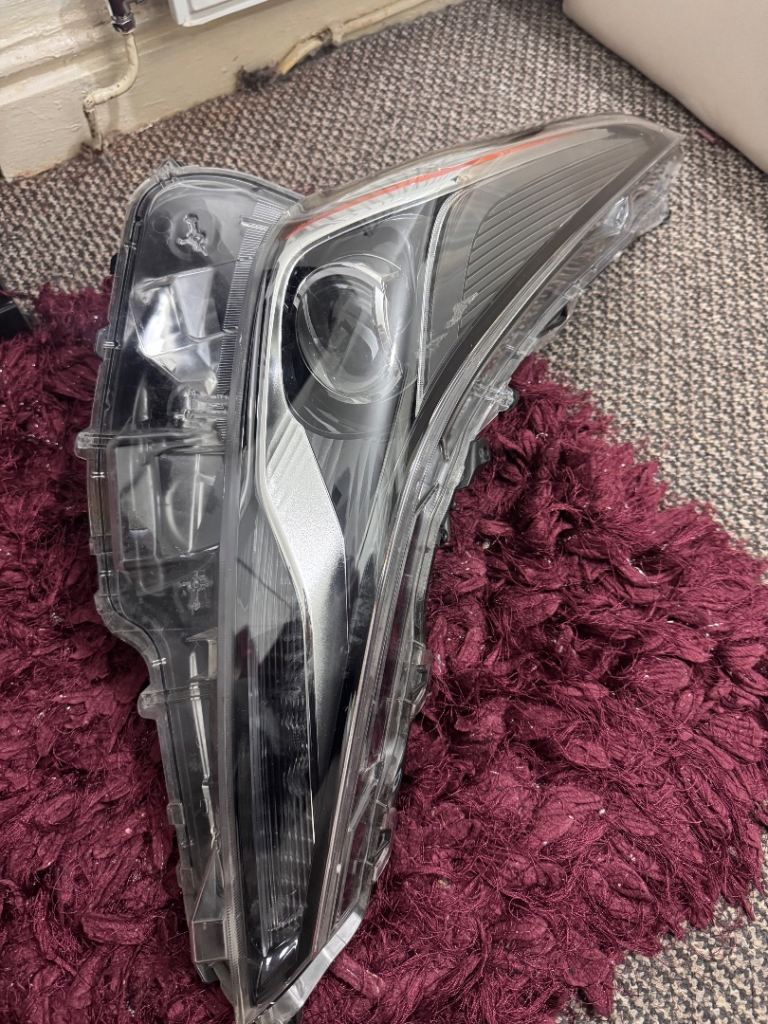 Toyota prius hybrid 2019 headlight 