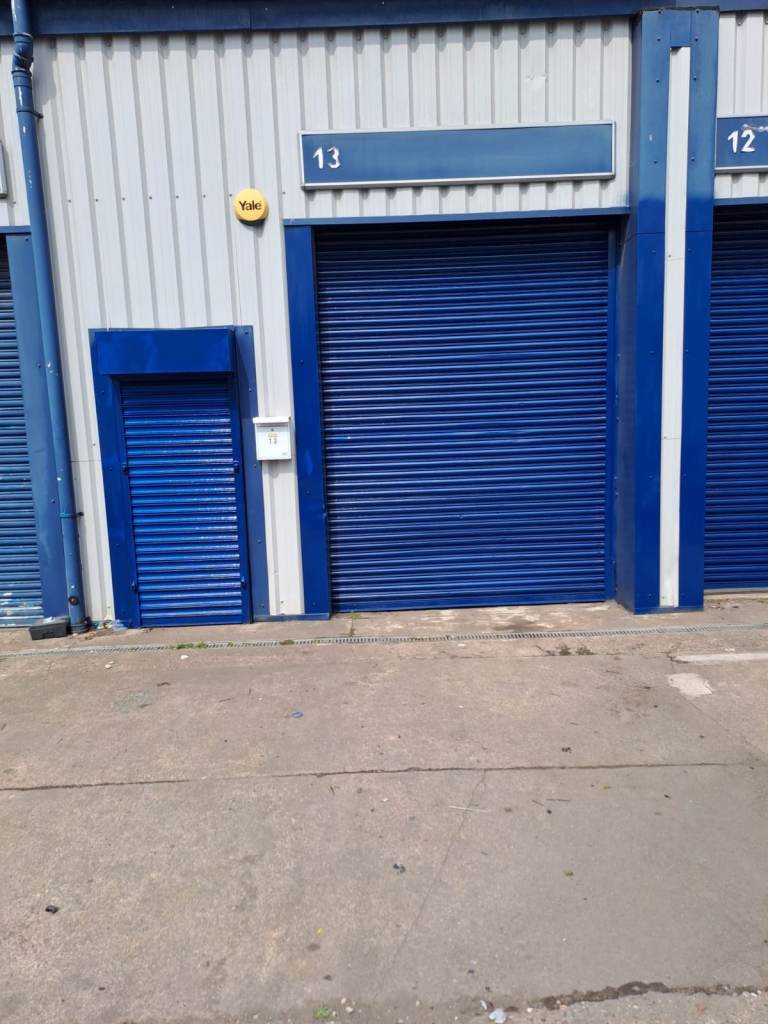 Up to 8 weeks rent free! No deposit! Spacious self contained 2000 sq ft unit in to let in DY4