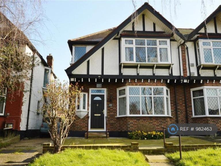 1 bedroom in Watford Way, London, NW4 (#982463)