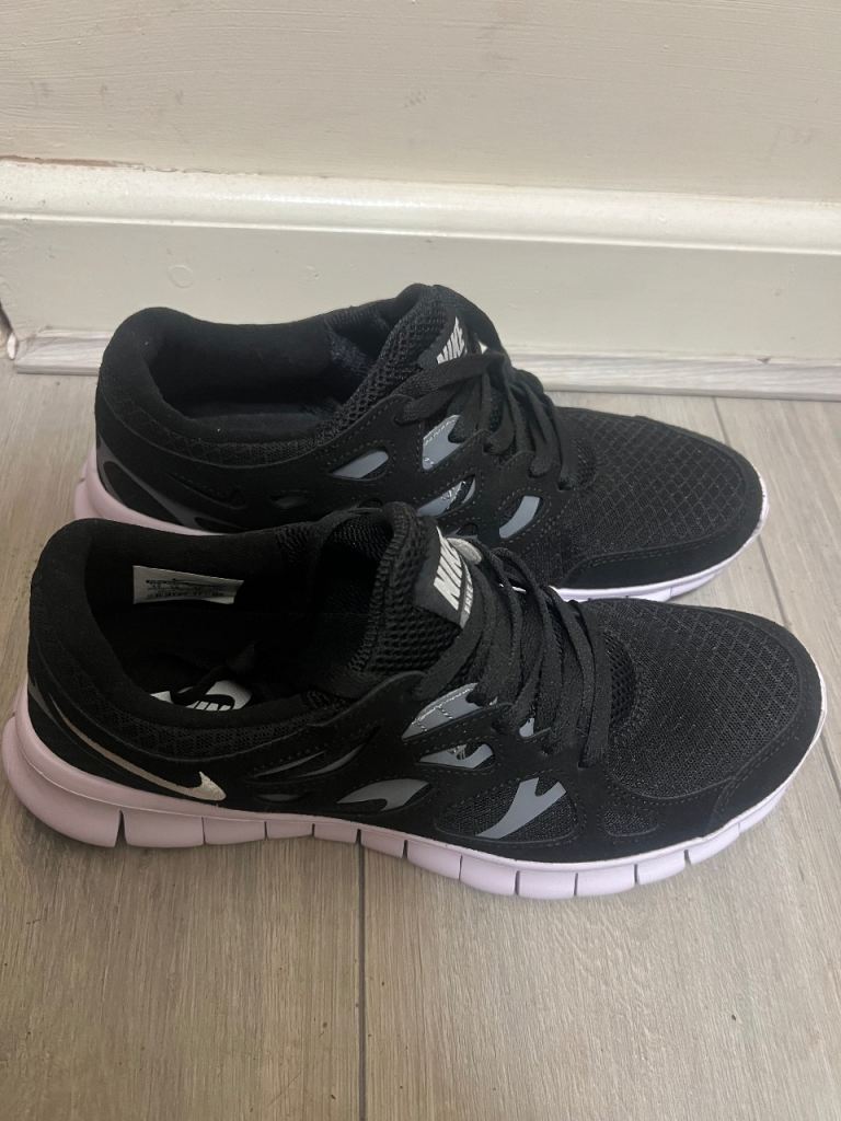 Nike Free Run 2 Trainers – Black & White – Brand new never worn 