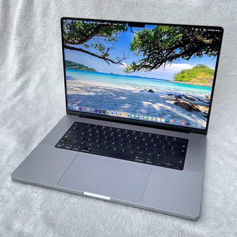 MacBook Pro 16 inch  M1 PRO | 16GB RAM | 512GB SSD ) 16 Core GPU | Superb Condition 
