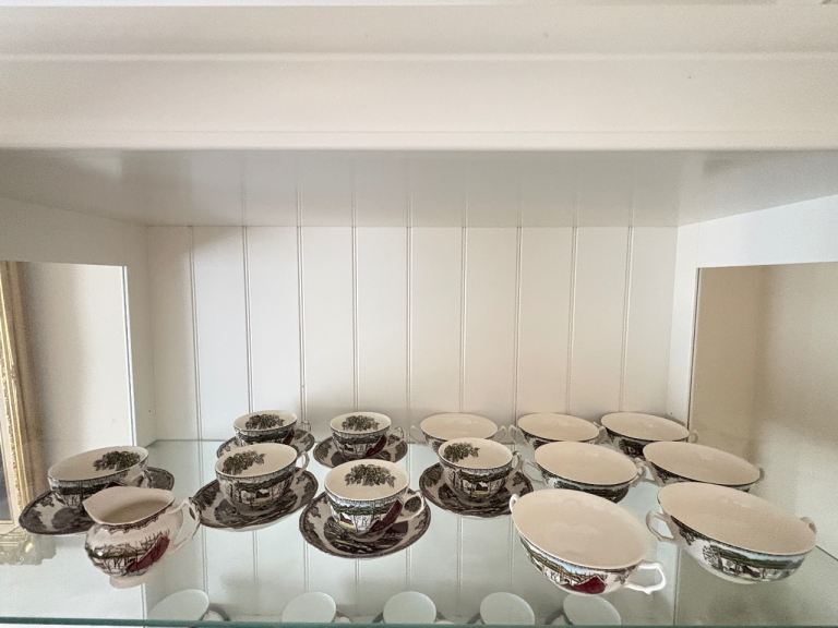 Vintage tea set and soup bowls - good condition