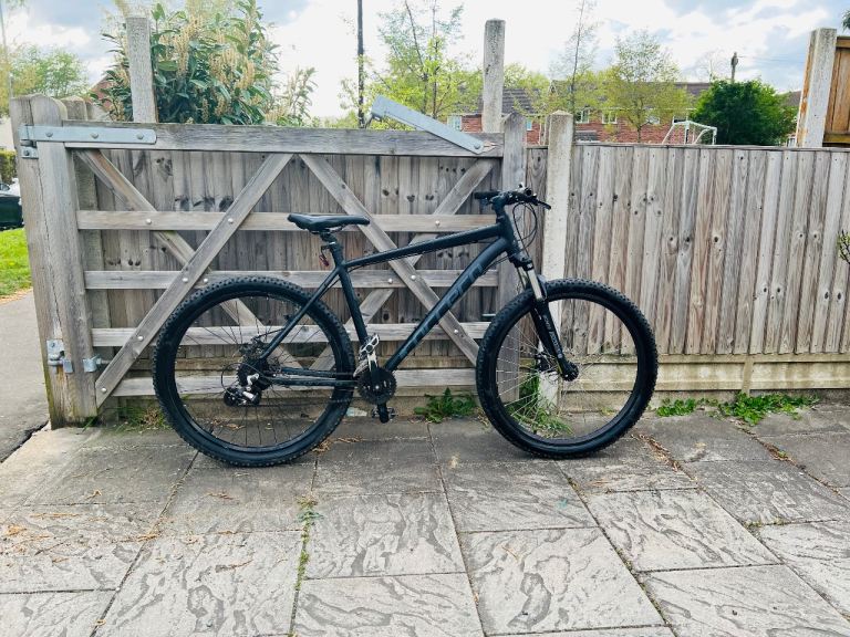 Carrera vengeance mountain bike L frame EXCELLENT CONDITION 27.5 inch wheels bike 