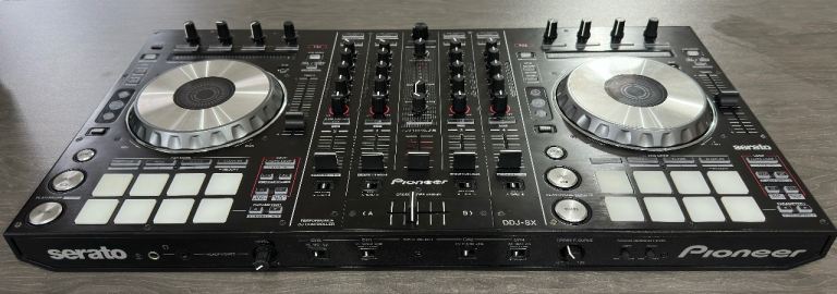 Pioneer DDJ-SX DJ Controller + Decksaver & Flight case
