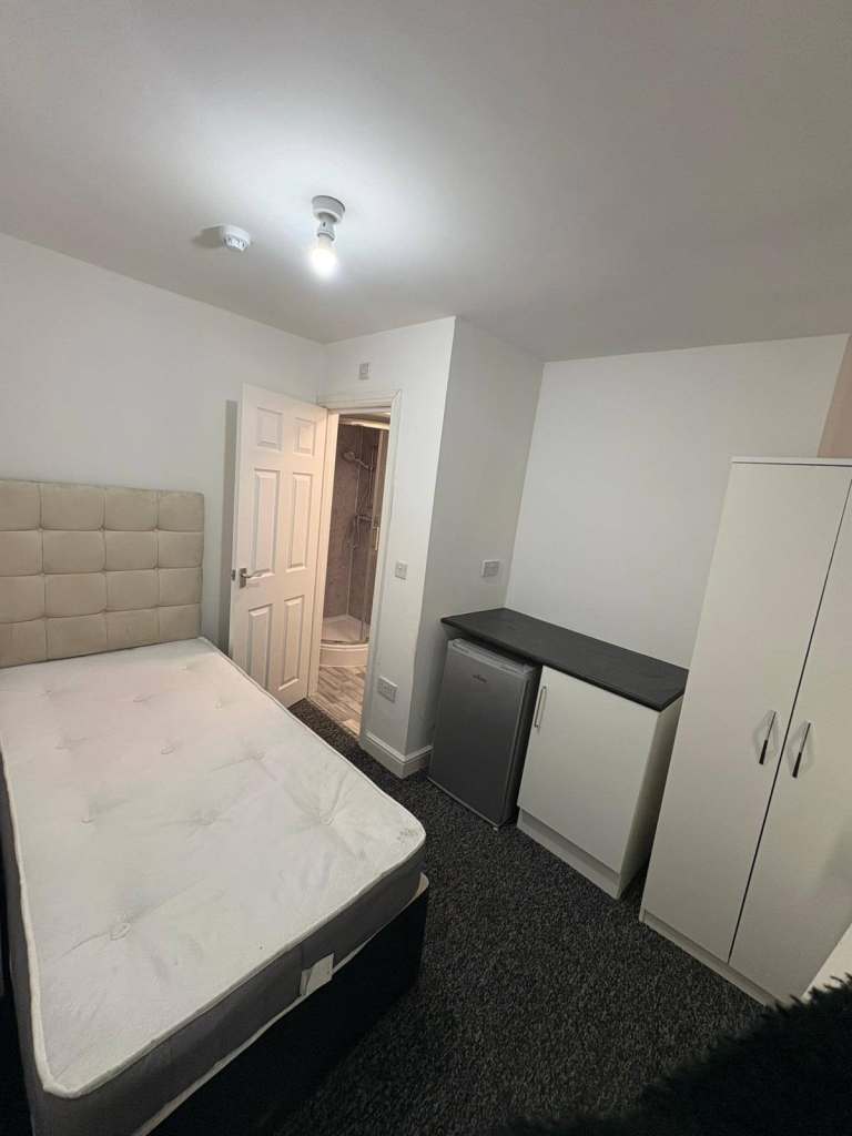 Birmingham (Edgbaston) En-suite Rooms - NO SERVICE CHARGE | AVAILABLE TODAY