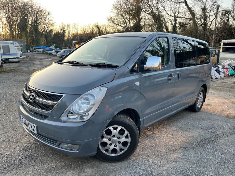 Hyundai i800 van 8 seats