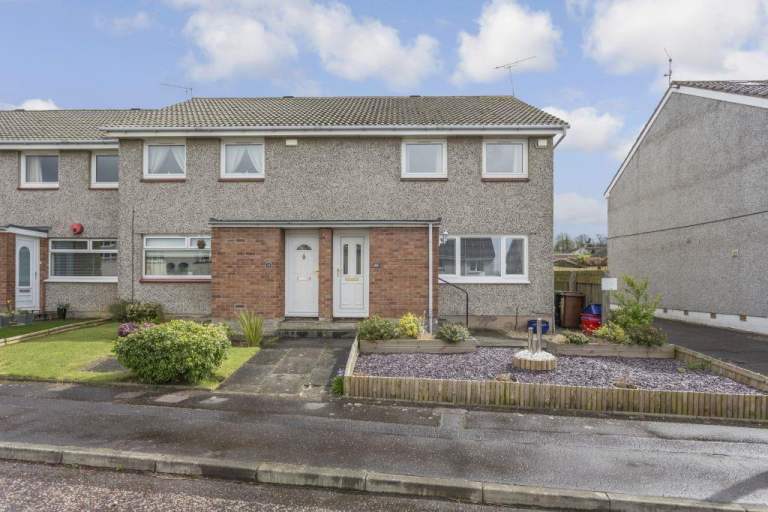 1 Bedroom, Furnished Upper Villa in Baberton, Edinburgh 