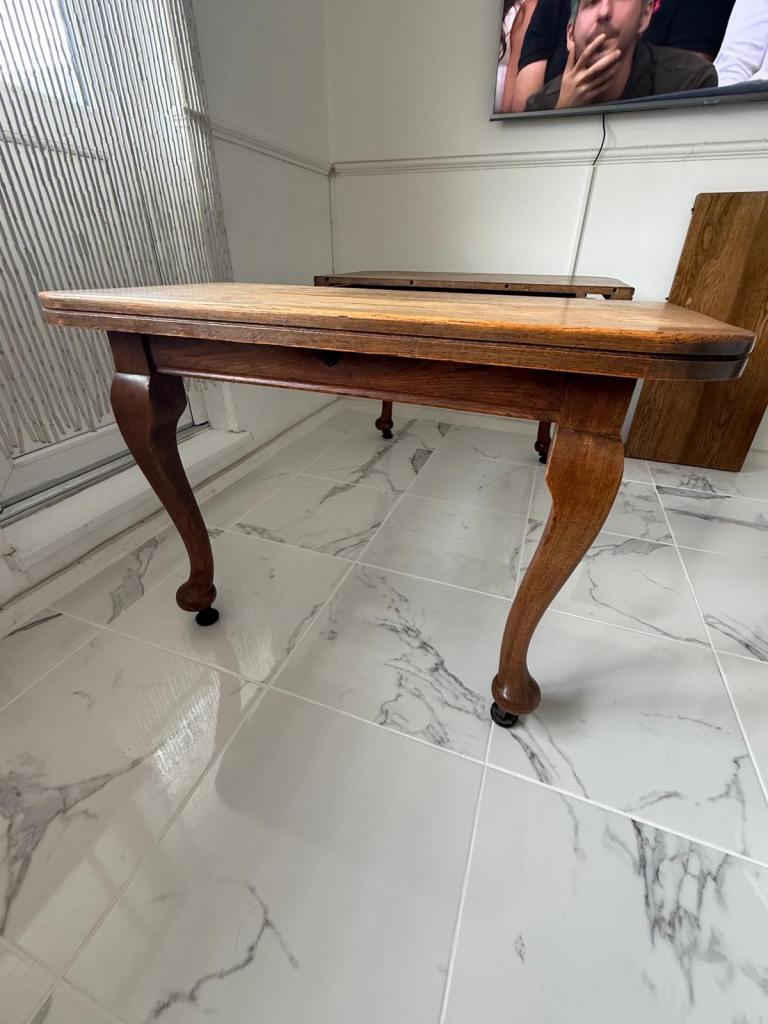 Antique 20th century Edwardian extending oak dining table