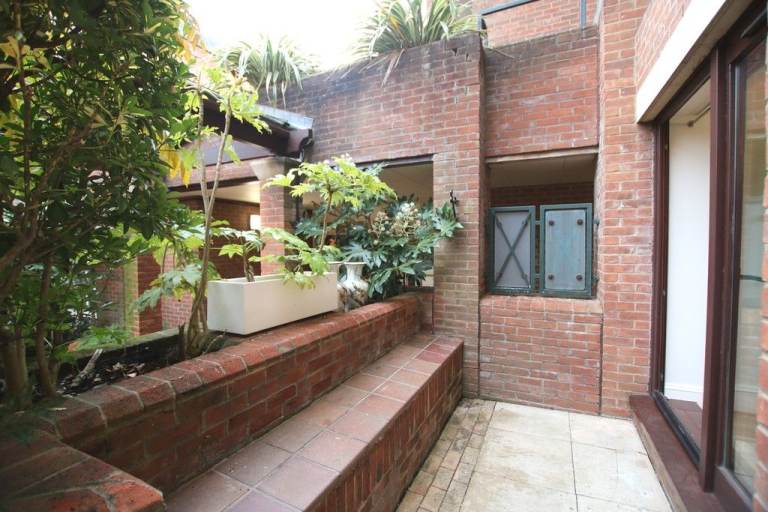 2 Bedrooms Flat To Rent On Chasewood Park, Sudbury Hill, Harrow, HA1 