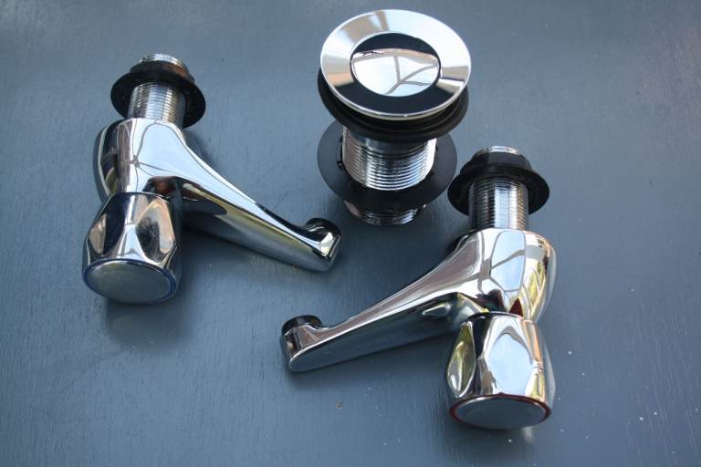 Pair of Chrome Basin Taps and Plug – Brand new