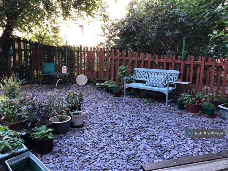 2 bedroom flat in Watson Crescent, Edinburgh, EH11 (2 bed) (#2087968)