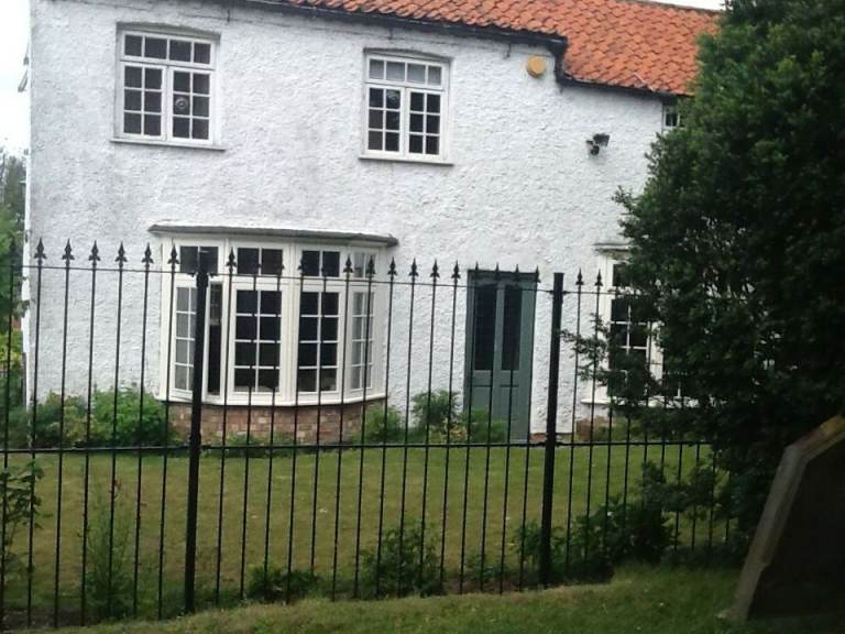 6 Panels of new iron railings