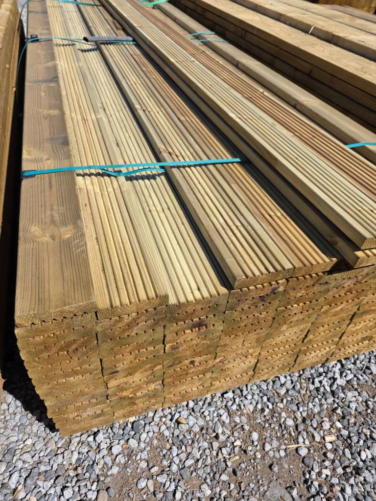 3.6m TIMBER DECKING BOARDS & JOISTS