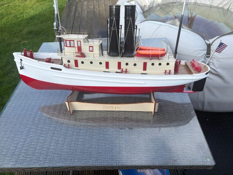 Huge collection of model boats / set ups ect not all listed 