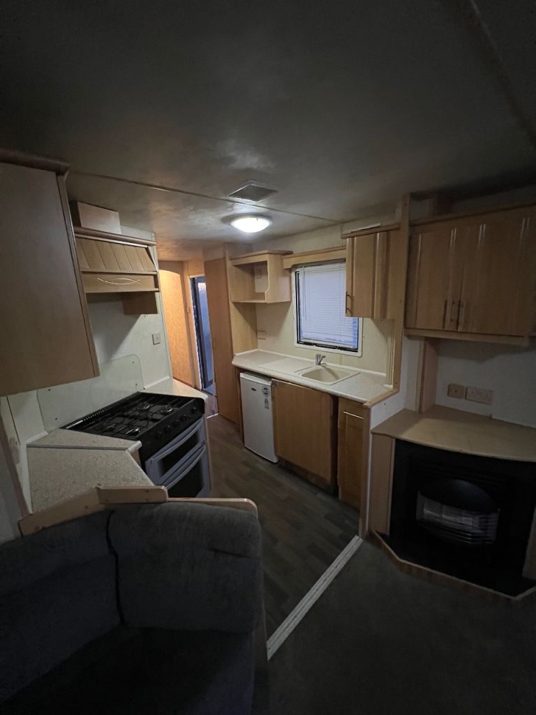 🏡 3-Bedroom Caravan for Rent – GU10 5JU