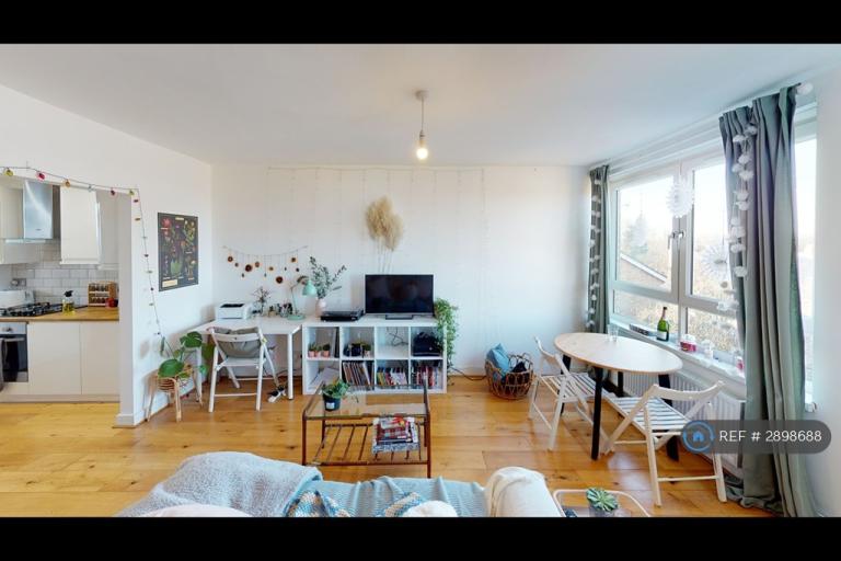 3 bedroom flat in Fern Court, London, SE14 (3 bed) (#2898688)