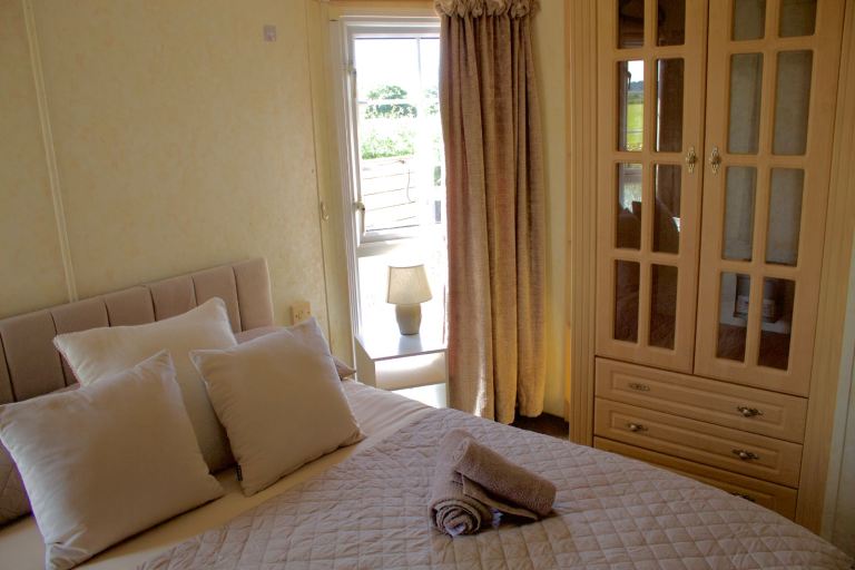 STATIC CARAVAN / HOME 