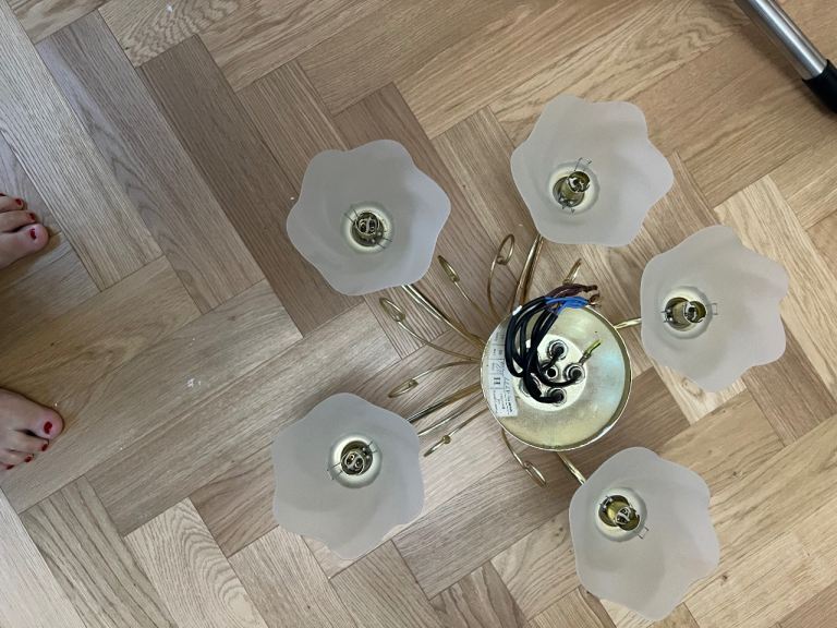 Ceiling light fitting 
