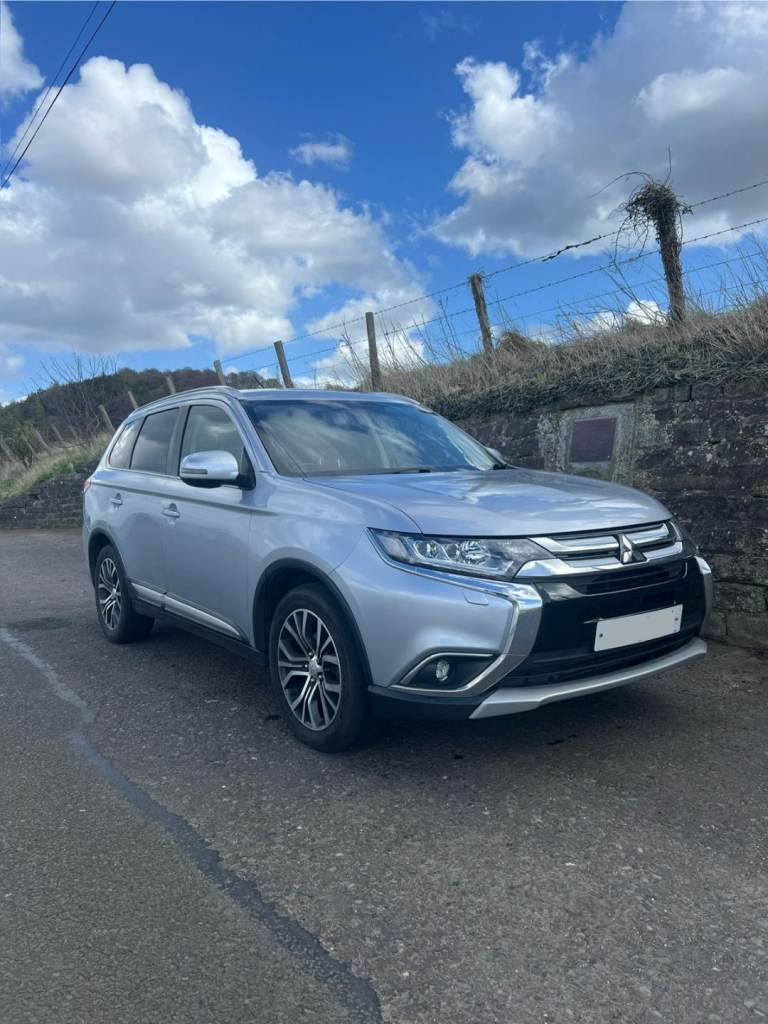 Mitsubishi Outlander for Sale (7 seats, 4WD, Diesel)