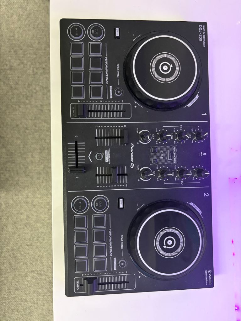 Pioneer dj and senhisor headphones 